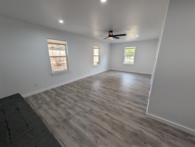 Photo - 333 Corinth Rd