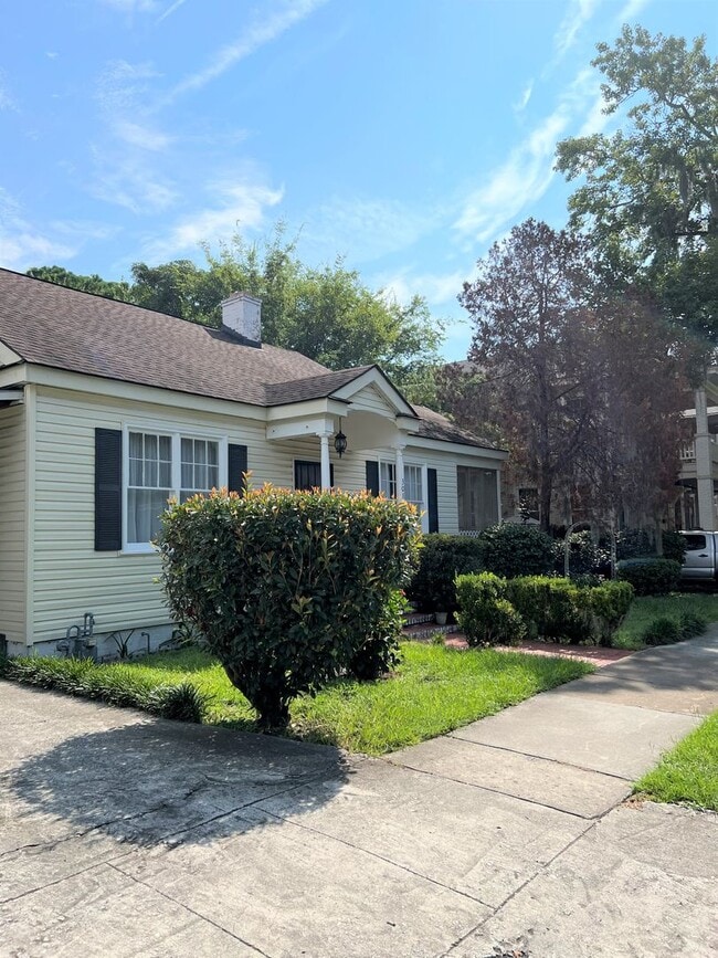 308 E 40th St