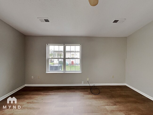 Photo - 545 Newell St NW