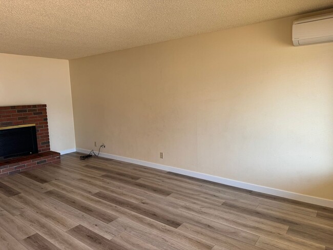 Photo - Lovely 2-bedroom/1-bathroom duplex with garage!