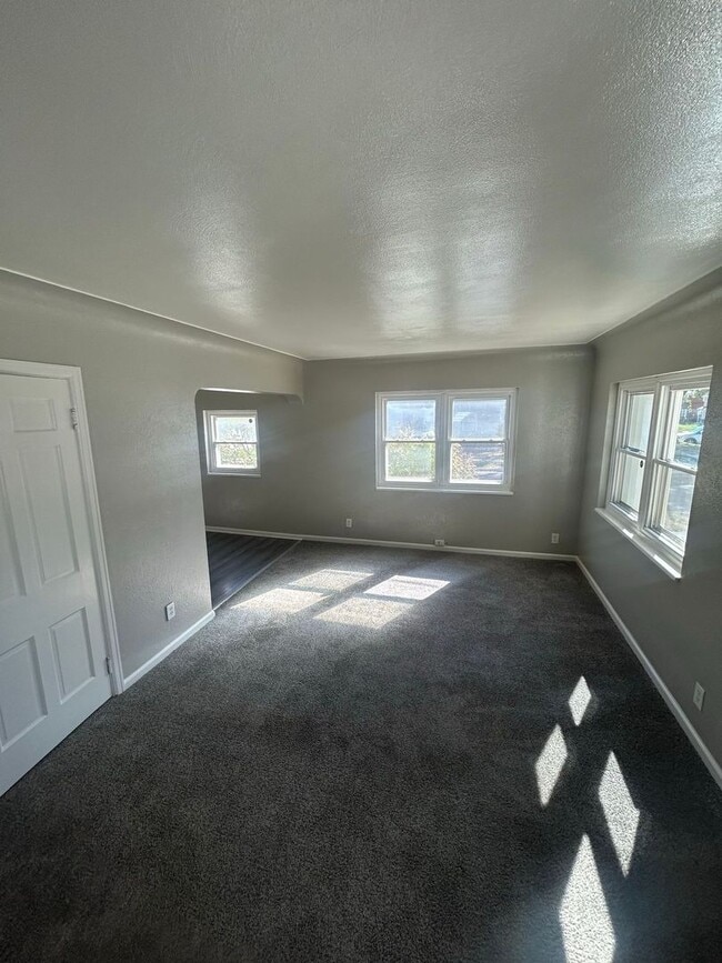 Photo - 4902 Burnham Ave