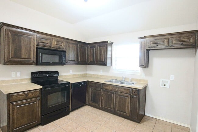 Photo - 3 Bedroom Duplex for Rent in Lindale! Tour Today! Unit 17013 Loring Ln