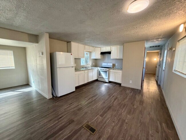 Photo - AVAILABLE NOW - 2 Bedroom/2 Bath in Pleasant Grove