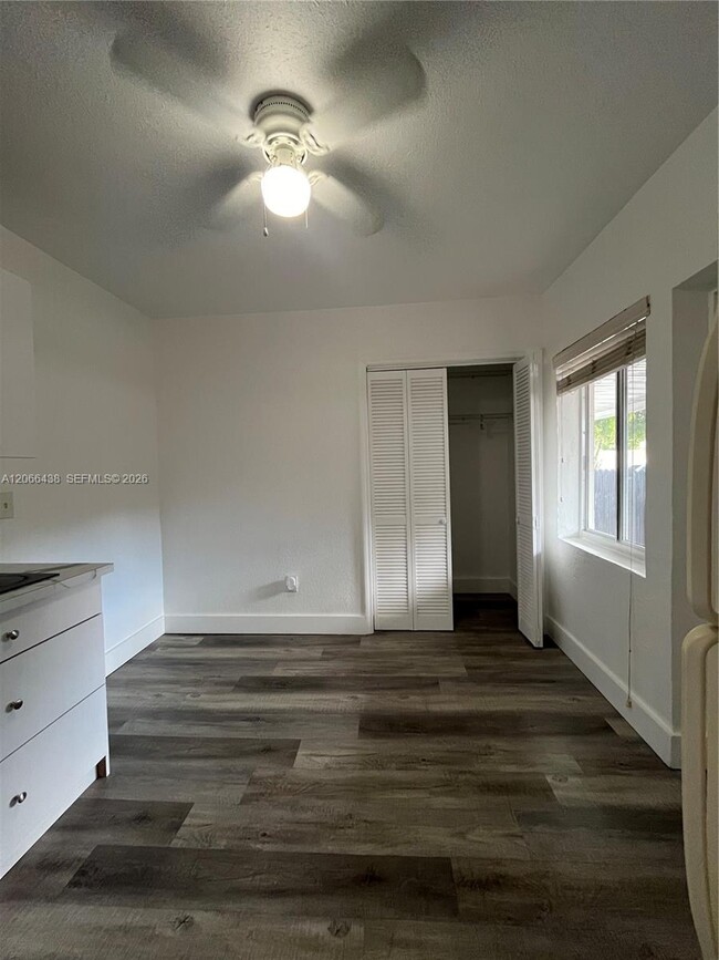 Photo - 160 W 60th St