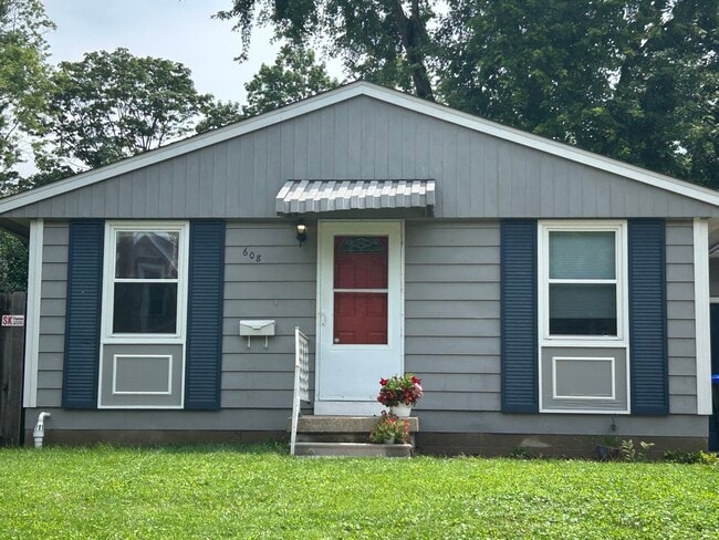 Building Photo - 608 Maple St Rental
