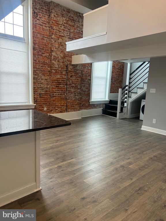 Building Photo - 13 N 4th Ave Unit 8