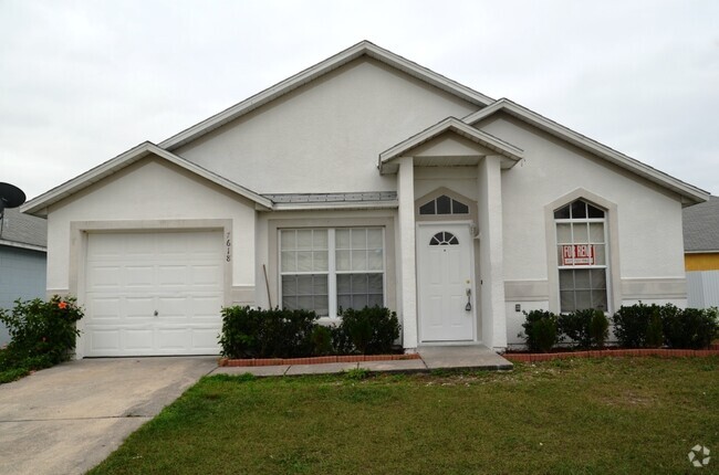 Building Photo - Cute 3/2 House with Laminate Flooring and ...