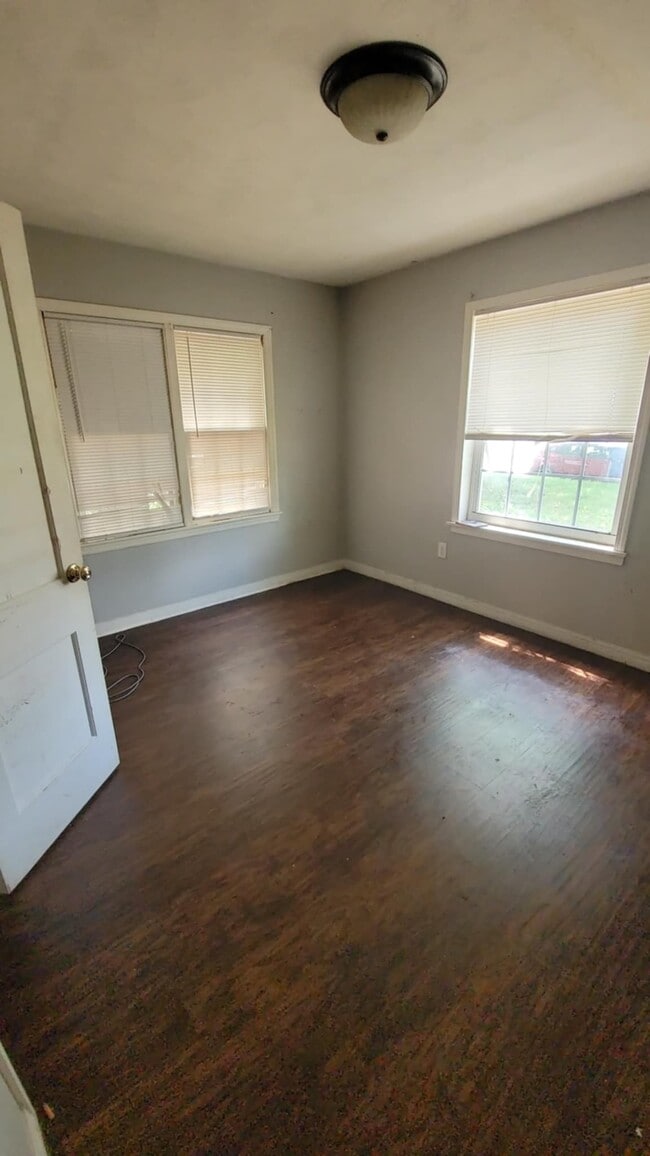 Photo - 402 N B St