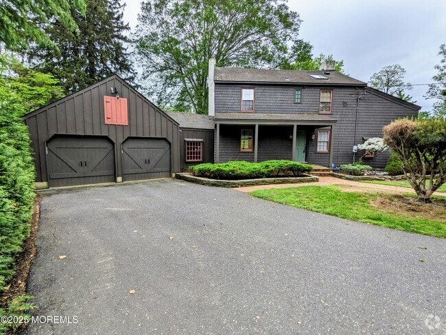 Building Photo - 16 E Larchmont Dr Rental