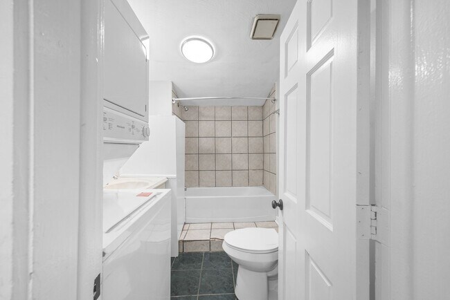 Photo - 112 E Anderson St Apartment Unit 112 E Henry St