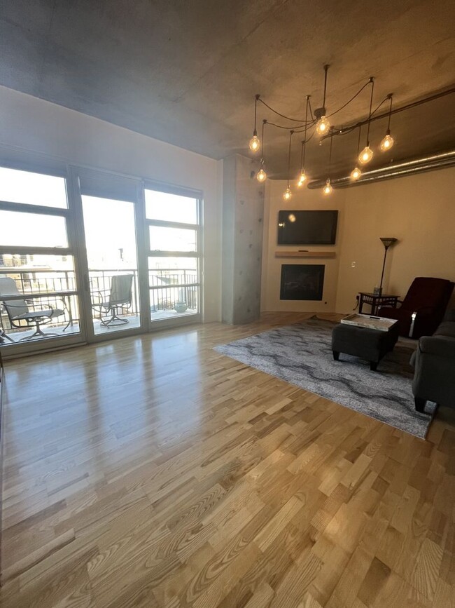 Available May 10th, 2025-Beautiful and Spa... - Available May 10th, 2025-Beautiful and Spa... Condo Unit 407