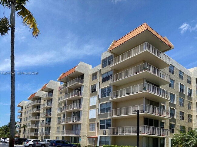 Building Photo - 13120 SW 92nd Ave Unit B-414