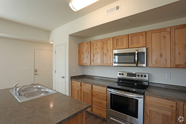 1BR, 1BA - Crestone