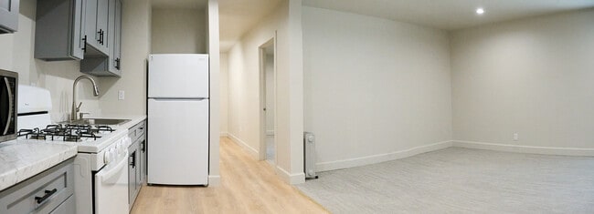 Separate Bedroom - 373 Loftyhill Dr