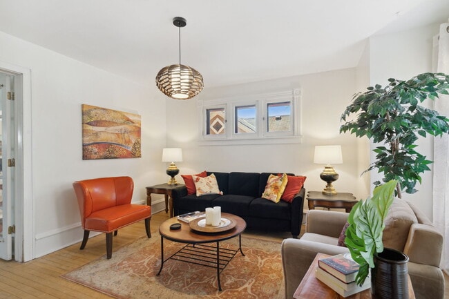 Photo - 915 24th Ave S