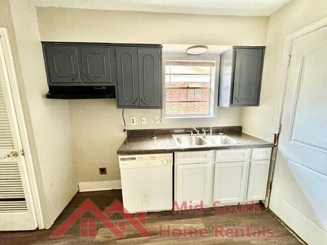 Photo - 2168 Carnes Ave