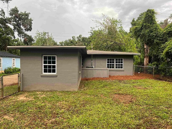 Photo - 1240 Levy Ave