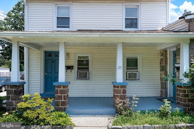 Building Photo - 25 Greenview Ave Rental