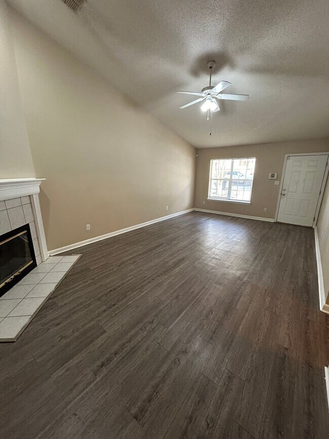 Photo - 2 bed/2 bath with new paint and flooring! Pets are welcome!