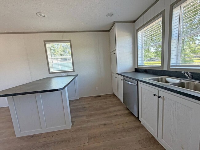Photo - 14876 Washington Rd