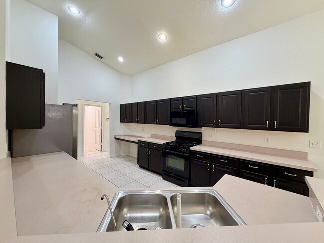 9427 Hunters Pond Dr
