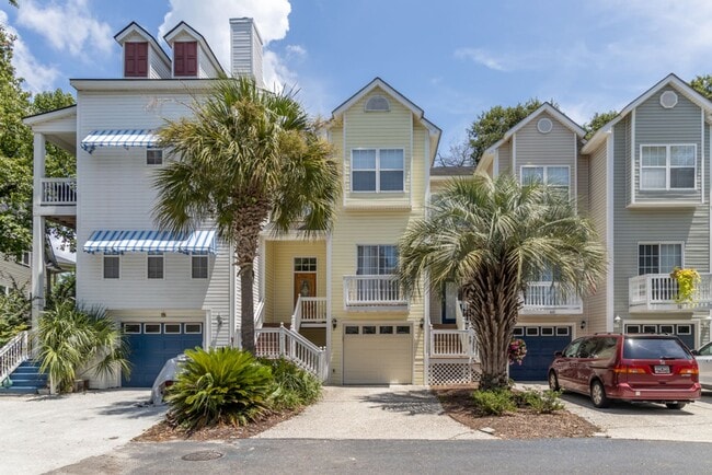 Building Photo - Lovely Townhome Available In Yacht Cove