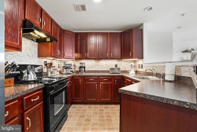 Photo - 2028 Berkeley Dr