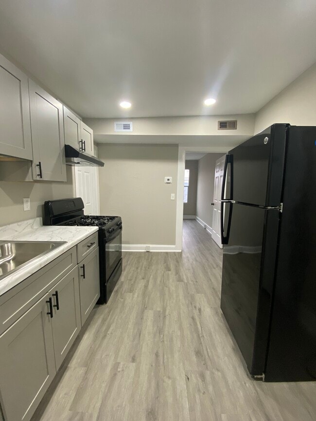 Building Photo - 1523 W Lexington St Unit Apt 4