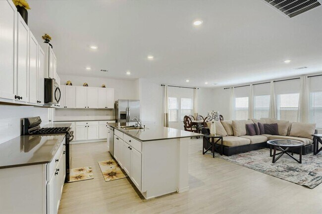 Photo - 1337 Aquilla Dr