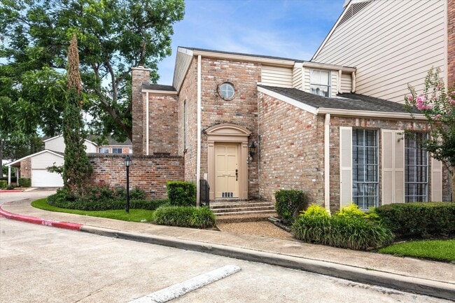 Building Photo - 5815 Lynbrook Dr Unit 103