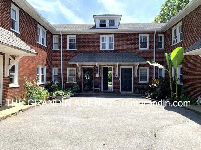Photo - 1624 Chapman Ave SW House