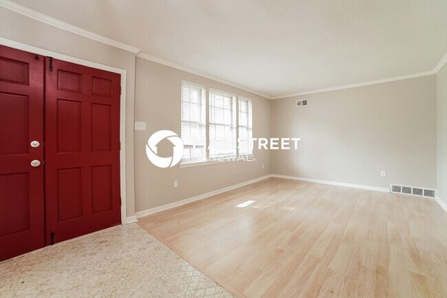 Photo - 3 Bedroom Pet-Friendly Home in MEMPHIS, TN with Main Street Renewal