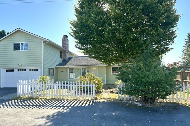 Building Photo - Bright and spacious 5bd 2 ba house in Edmo...