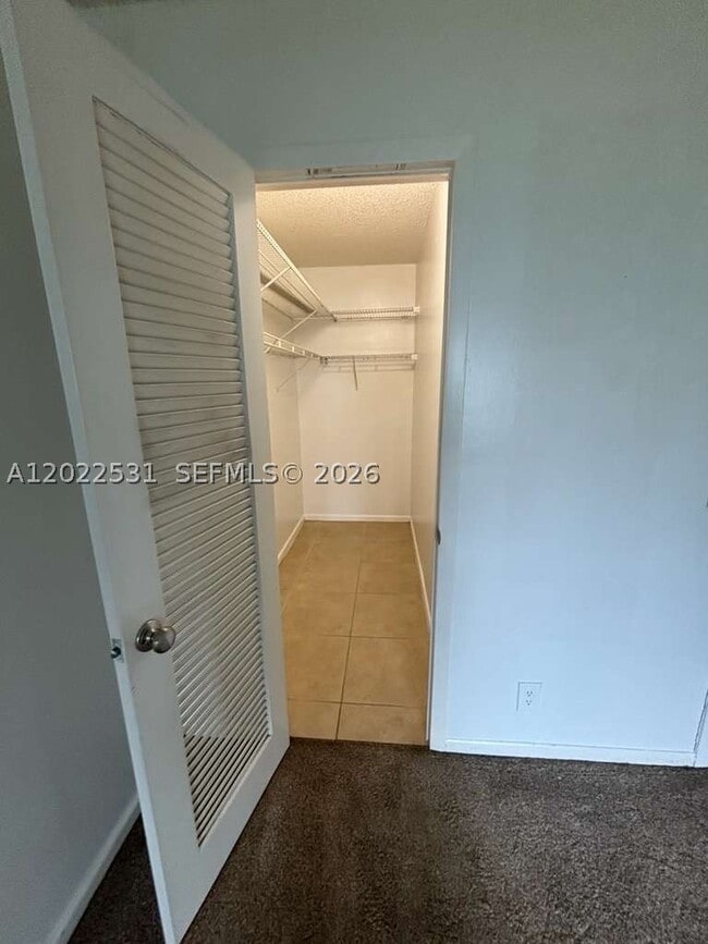 Building Photo - 531 Fanshaw N Unit 531