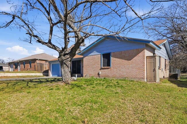 Photo - 1403 Little St