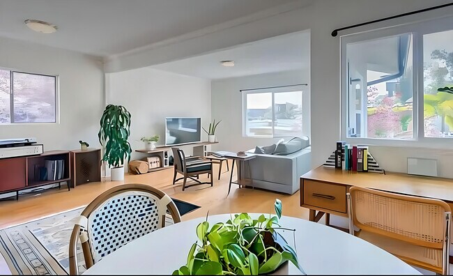 Photo - 932 Venango Cir