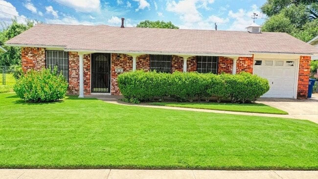 Photo - 4810 Wycliff Dr