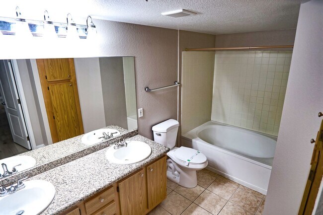 Photo - Great Upper Condo at Tuscan Villas, Hacienda and Decatur