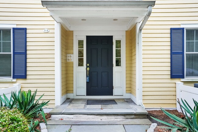 Building Photo - 6 Silvermine Ave Rental