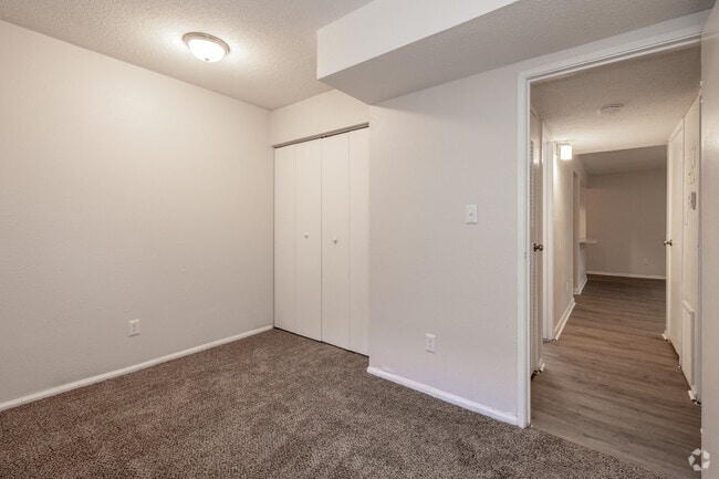 2BR, 1BA - 842 SF - Fox Creek Apartments