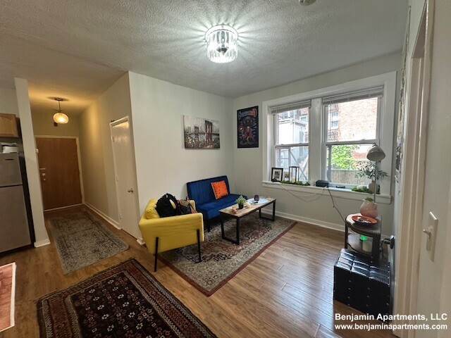 Building Photo - 113 Endicott St Unit 1 Rental