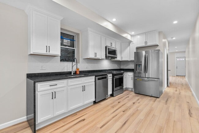 Building Photo - 2202 E Fayette St Rental