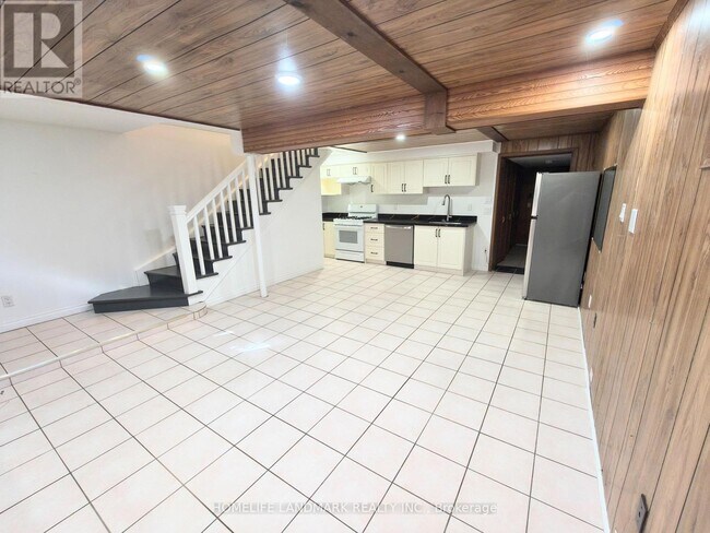 Photo - 100 Kingslake Rd