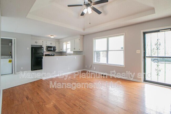 Photo - 544 Jacquie Dr