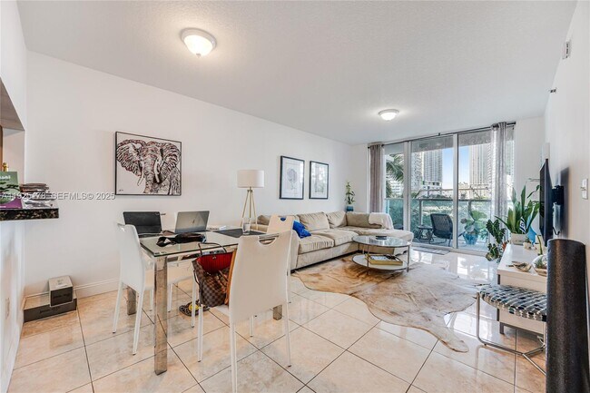 Photo - 31 SE 5th St Unit 409