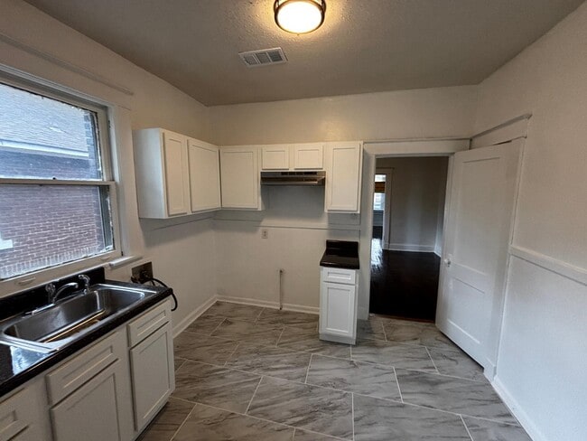 Photo - 2022 Waverly Ave