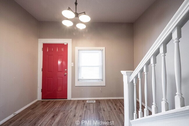 Photo - Charming 2-Bedroom Gem with Modern Comfort...