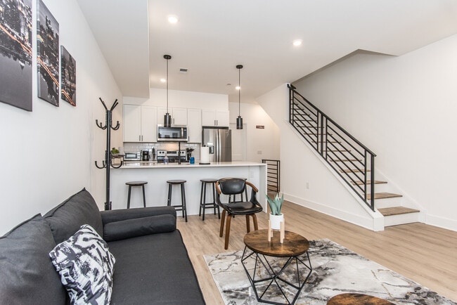 Photo - 2435 Master St