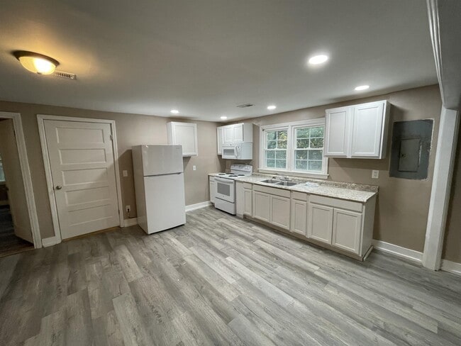 Photo - 815 N Commander St