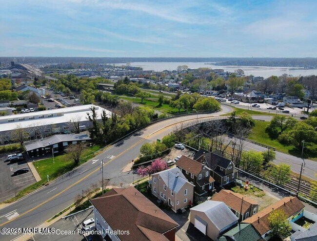 612 W Sylvania Ave